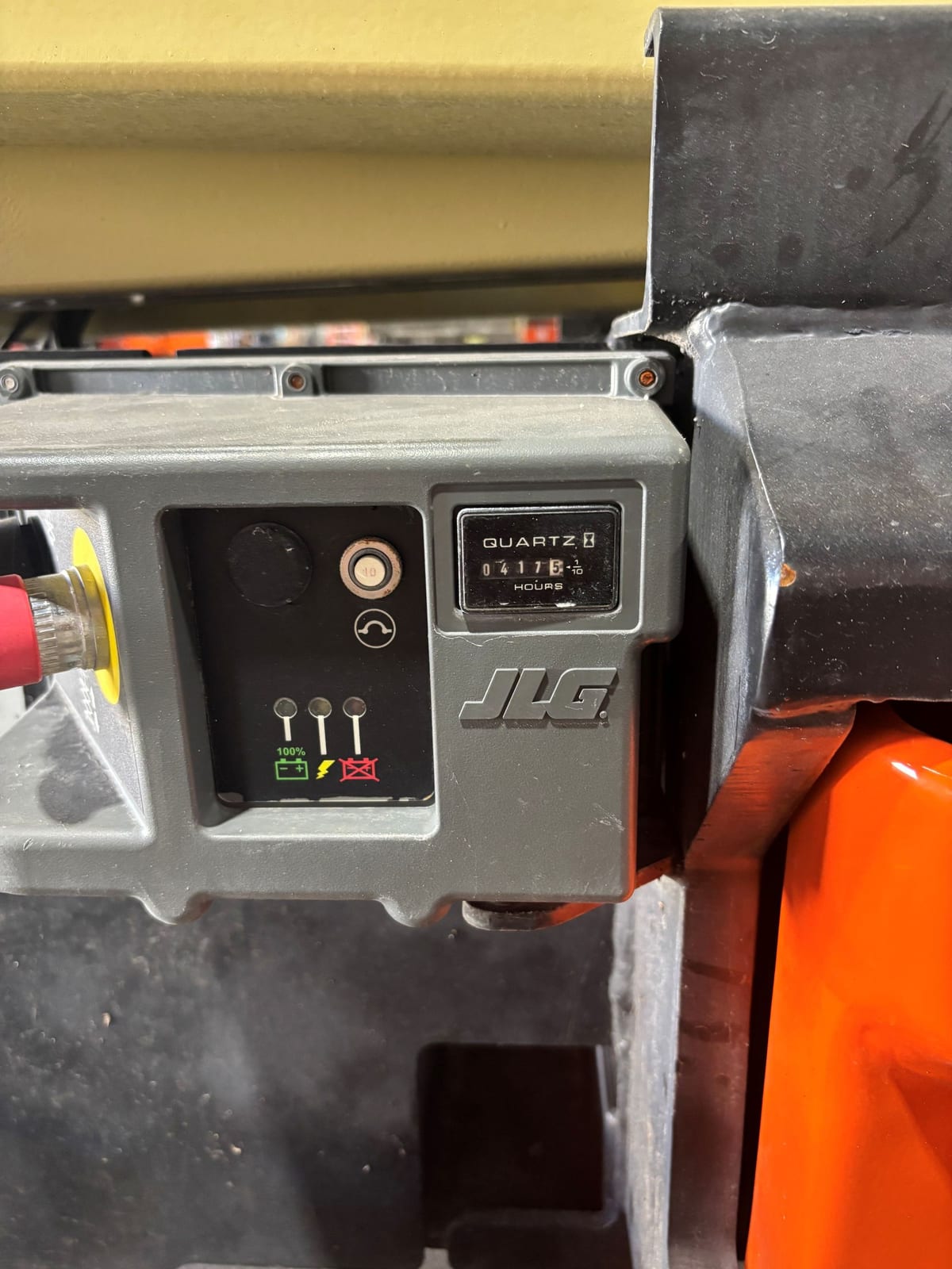 Hour meter on the JLG 3246ES ground controls reading 417 hours